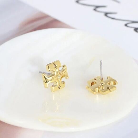 NWOT Tory Burch Gold Kira Curved Earring’s - Picture 3 of 6